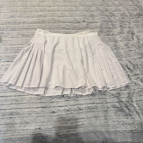 SPANX Dresses & Skirts - Spanx White Pleated Athletic Skort XL